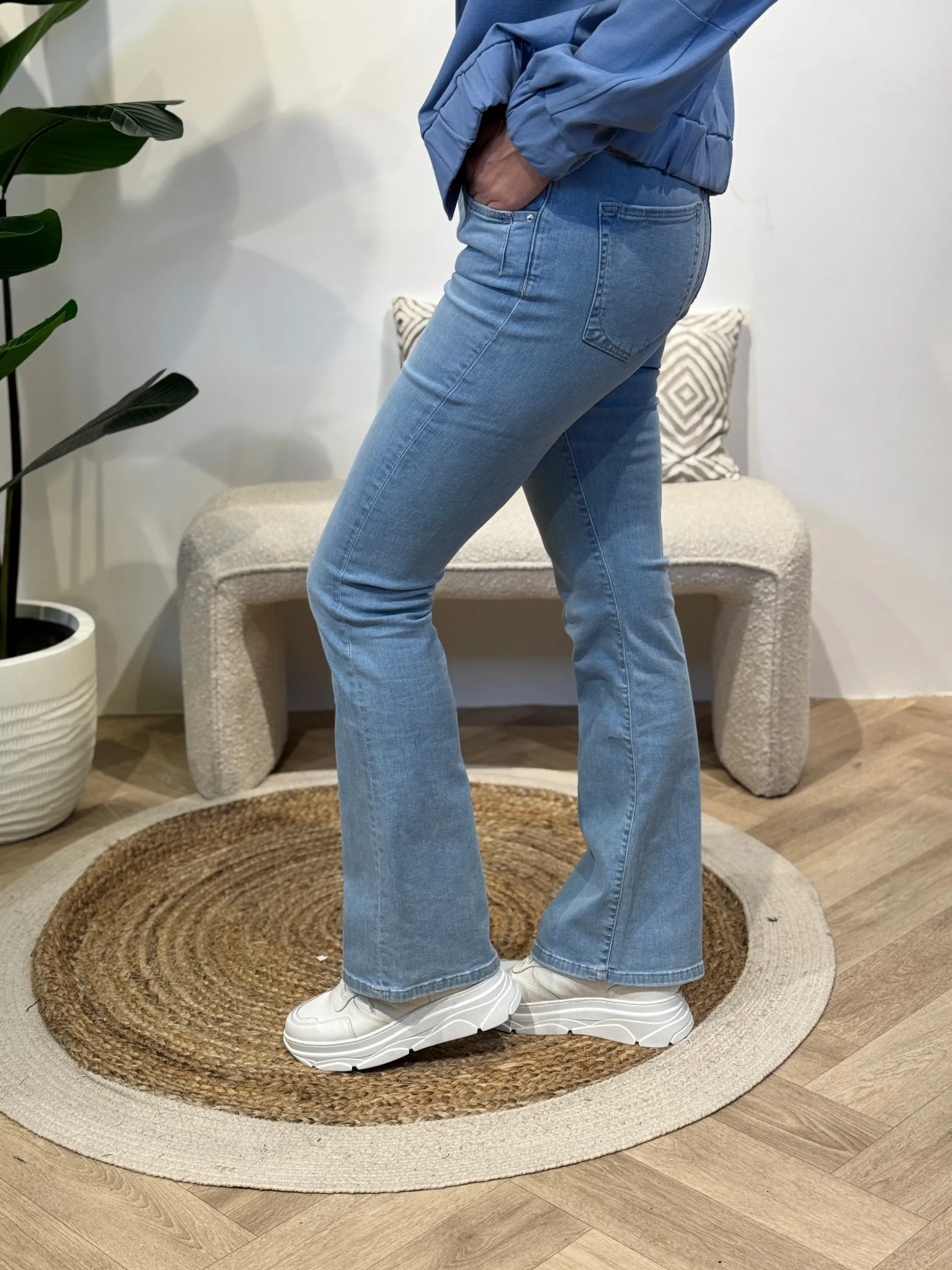 Flared jeans Matilda light blue lengte 34 – C.O.J.