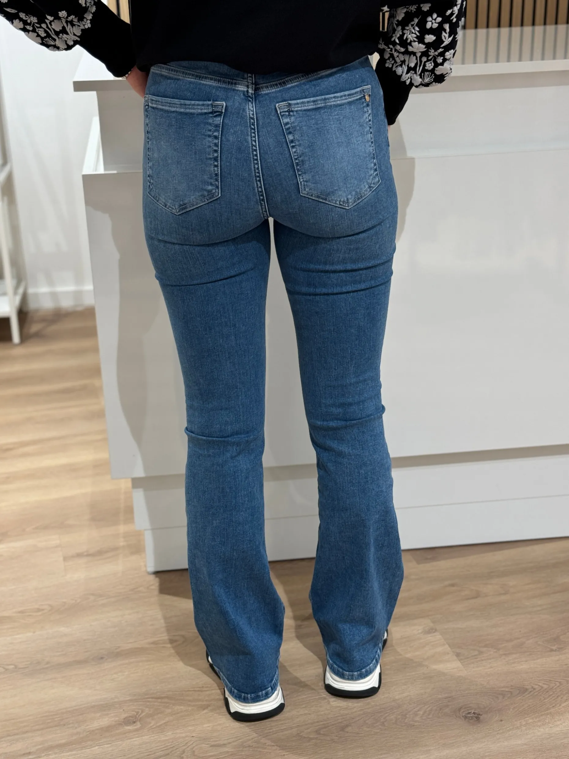 Flared jeans Matilda medium blue lengte 30 – C.O.J.