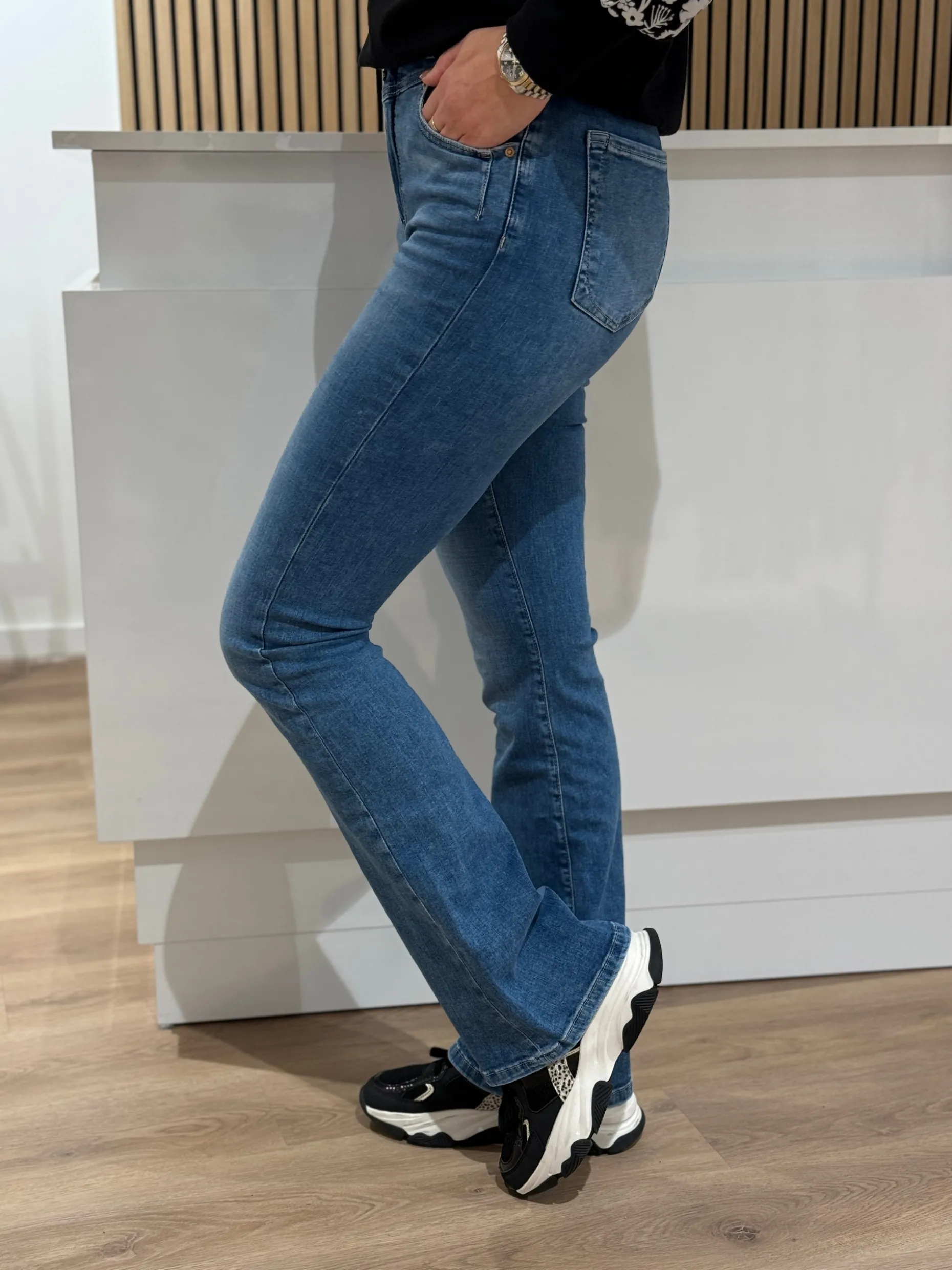 Flared jeans Matilda medium blue lengte 30 – C.O.J.