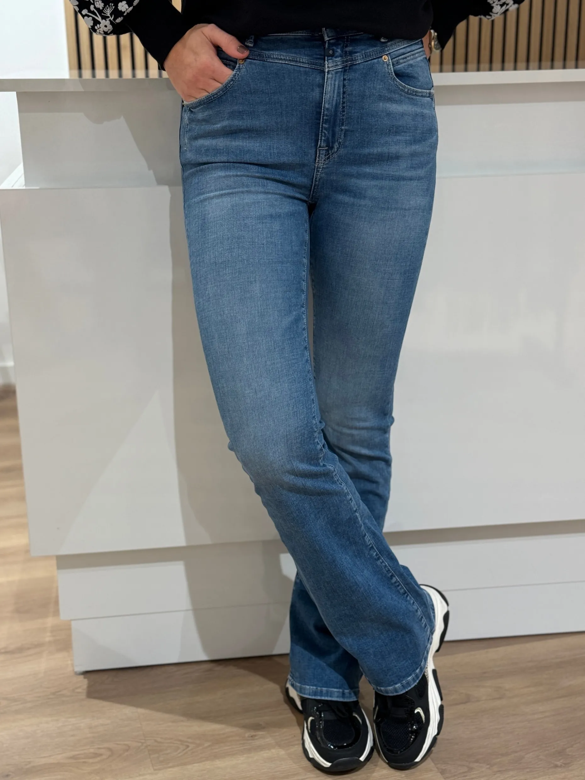 Flared jeans Matilda medium blue lengte 30 – C.O.J.