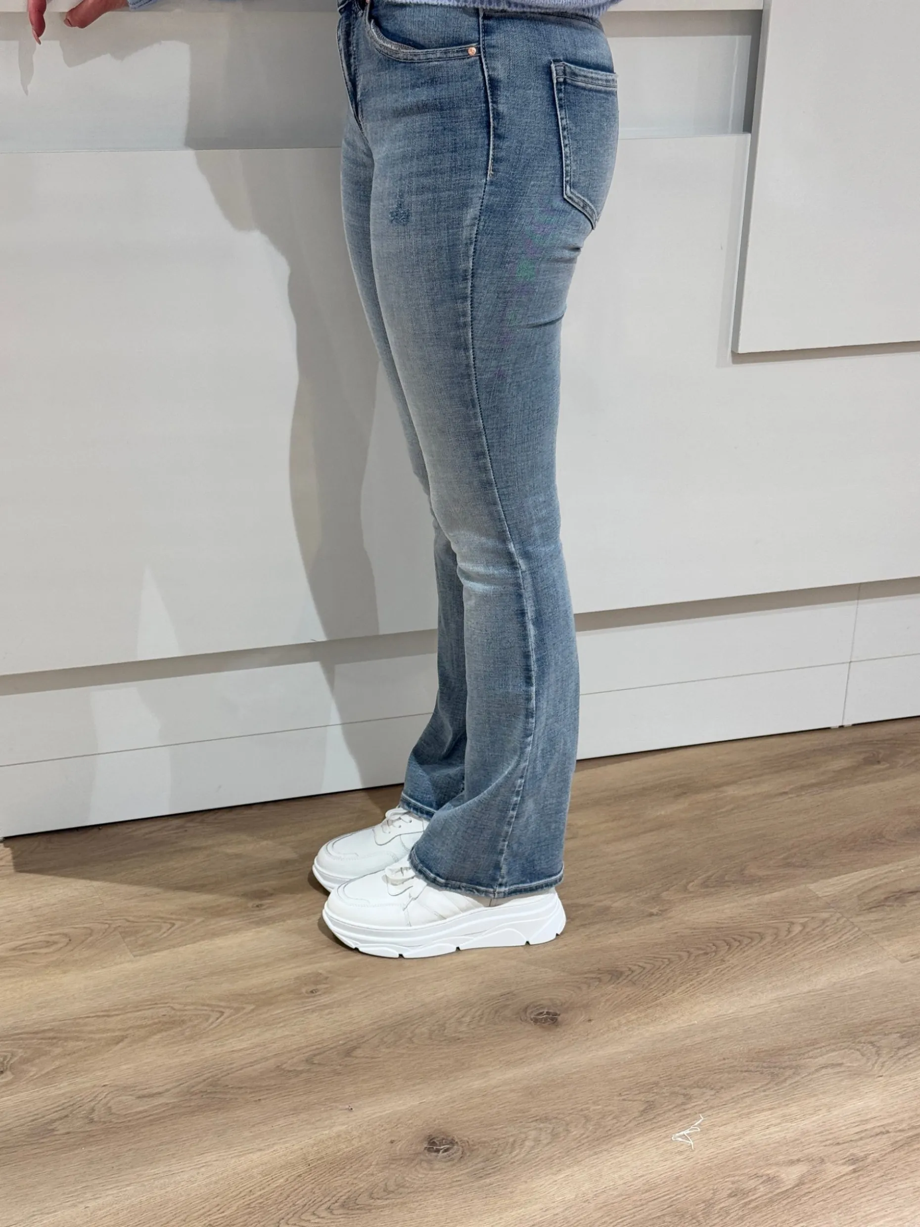 Jeans Flash flared light blue (lengtemaat 32) – Vero Moda