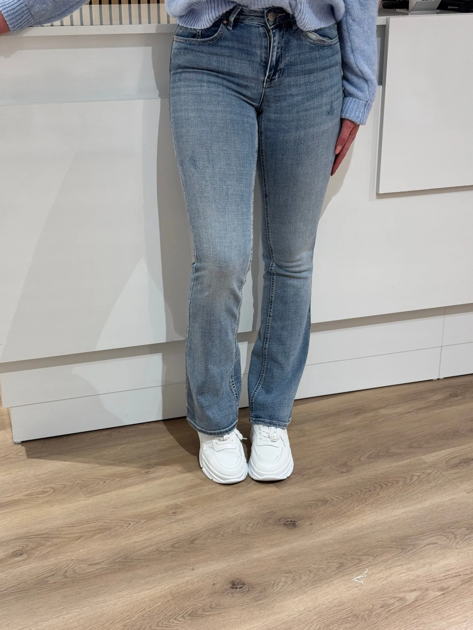 Jeans Flash flared light blue (lengtemaat 34) – Vero Moda