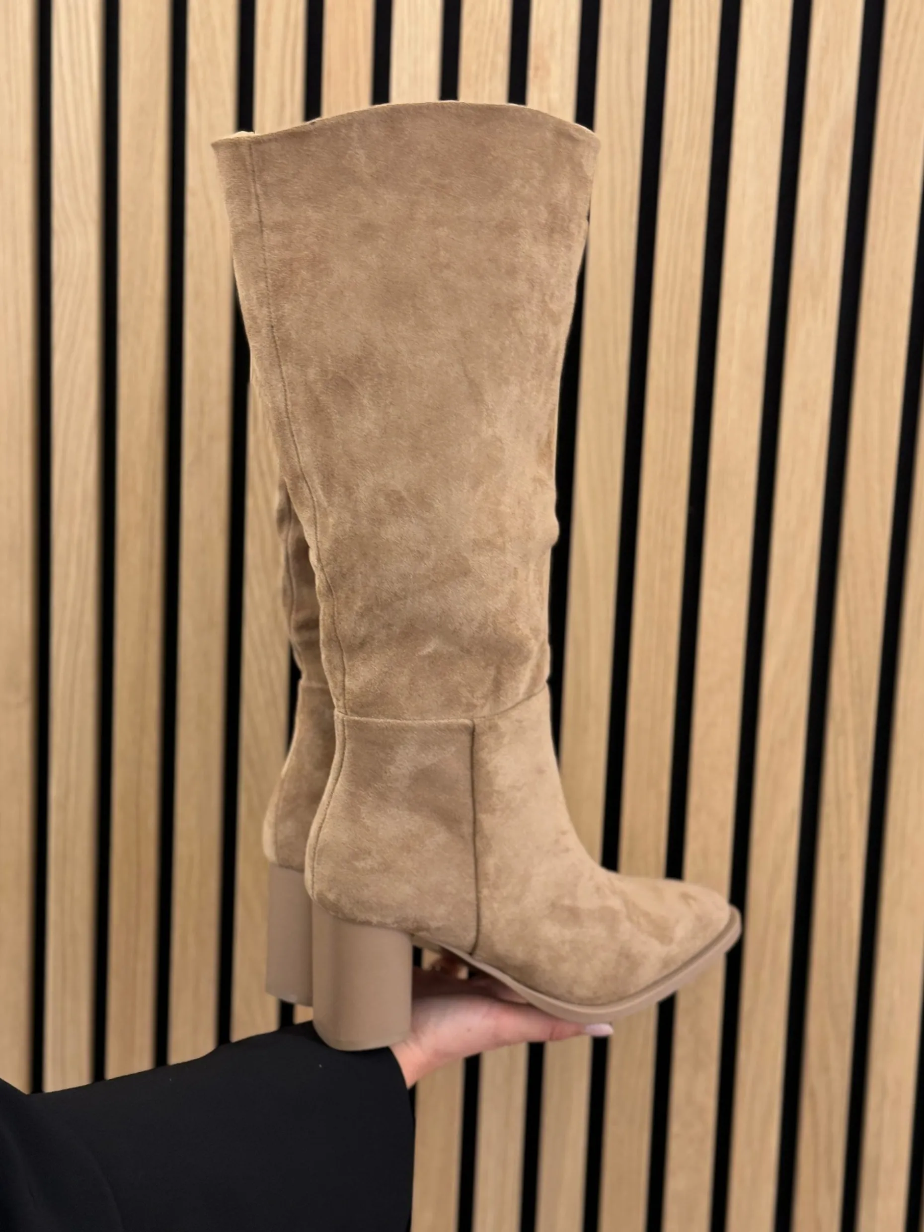 Laars Jacobine khaki suede