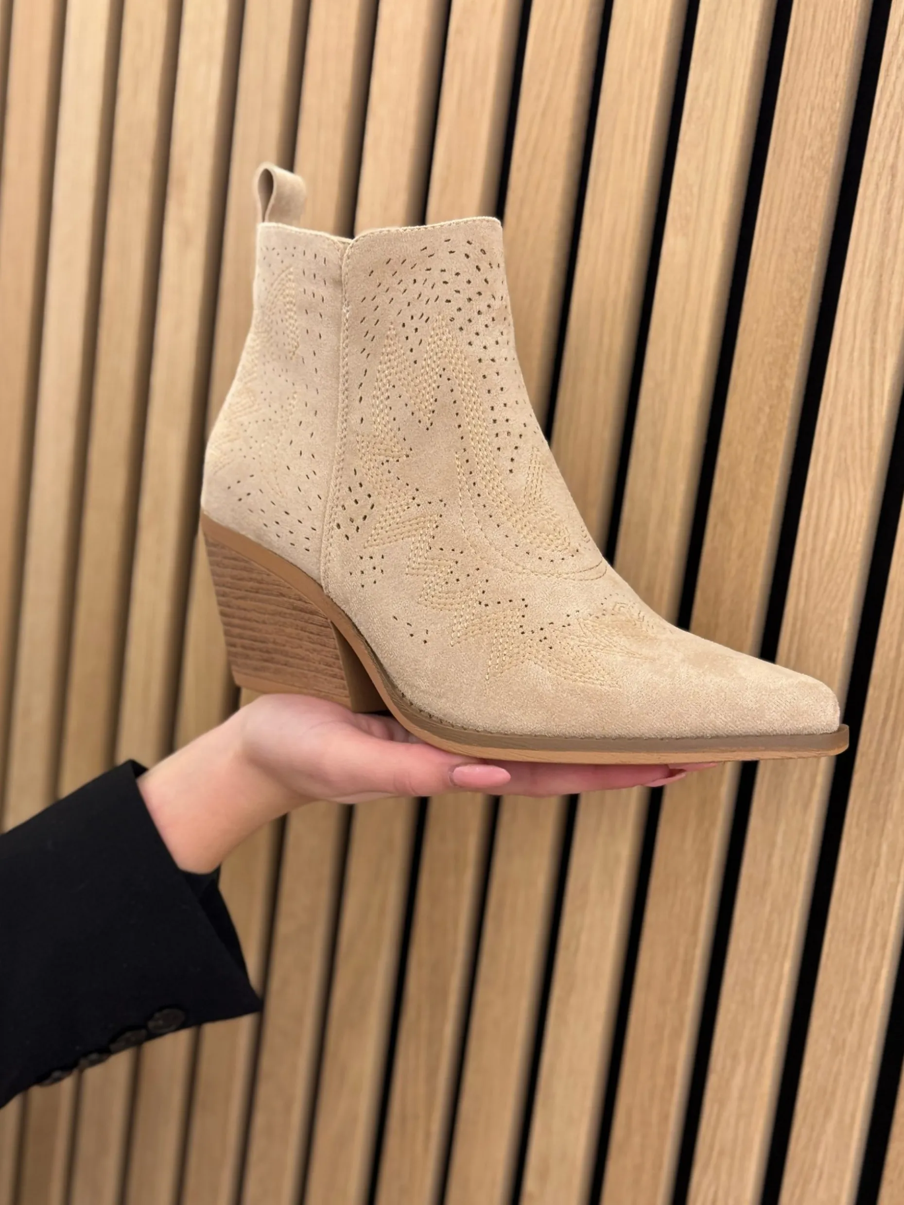 Laarsje Louise beige suede