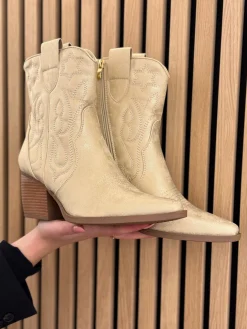 Laarsje Victoria gold