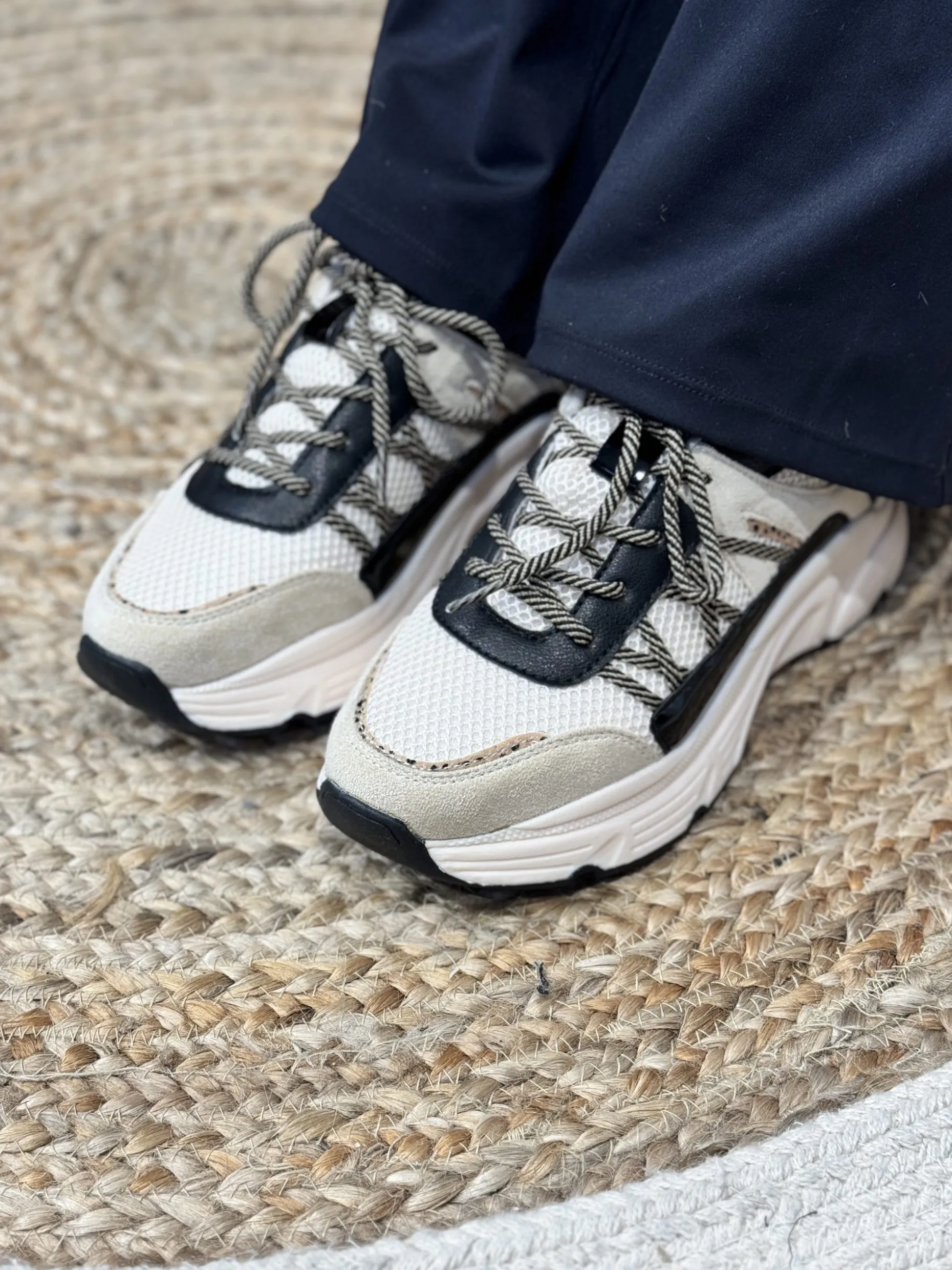Sneakers beige with black