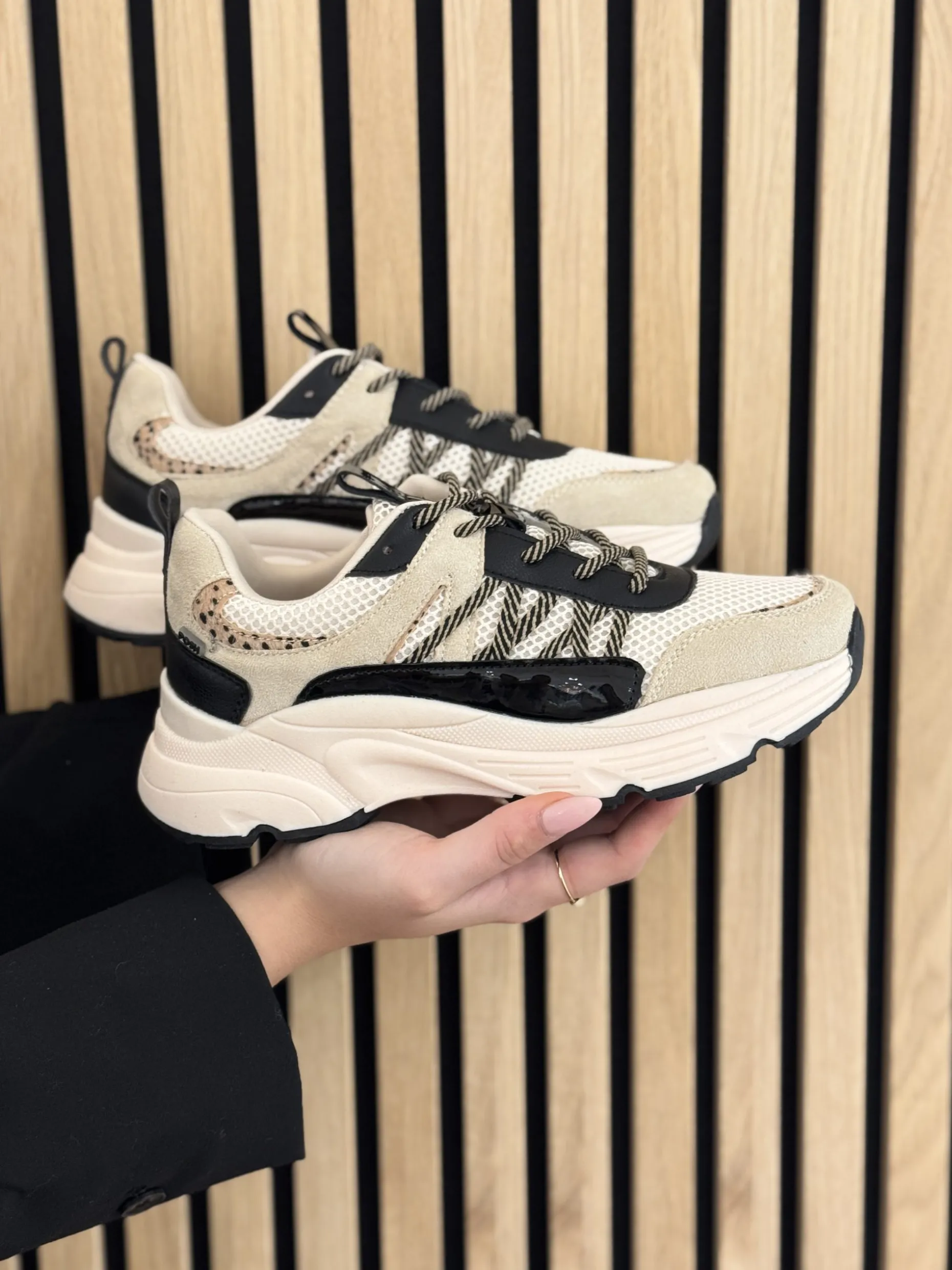 Sneakers beige with black