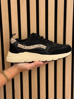 Sneakers black