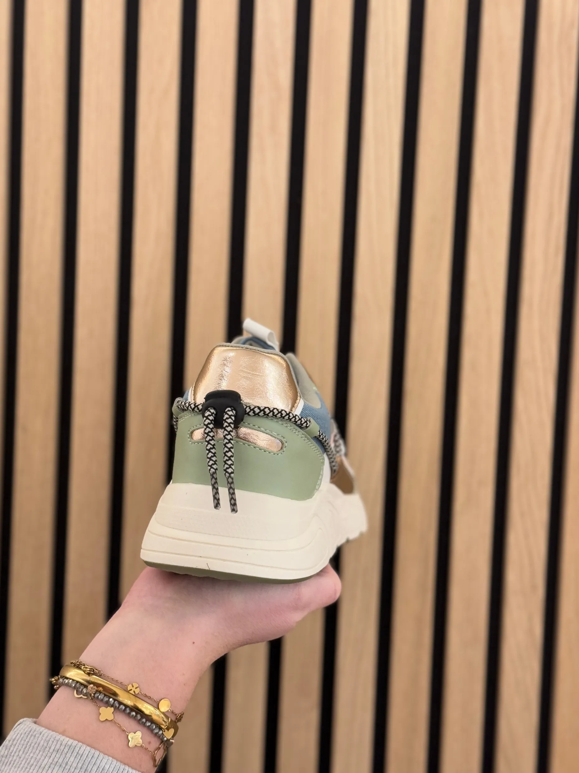 Sneakers green with combination