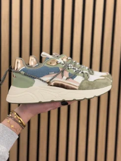 Sneakers green with combination