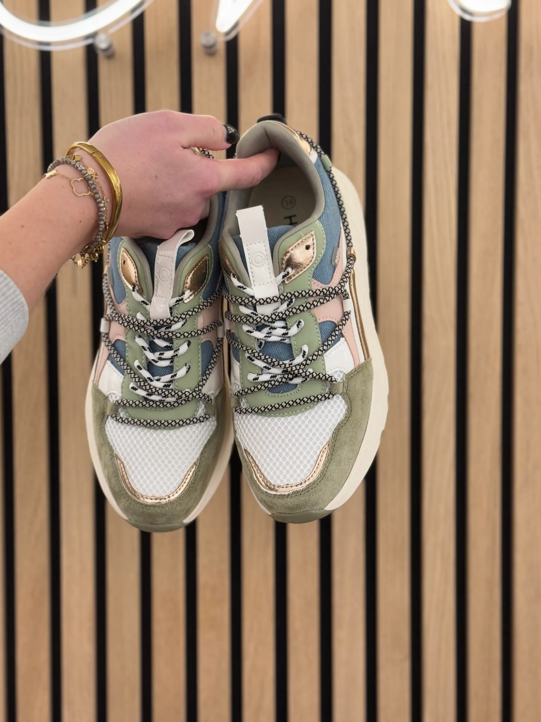 Sneakers green with combination