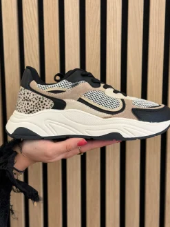 Sneakers white with beige combination