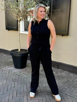 Travelstof jumpsuit mouwloos zwart