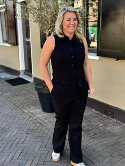 Travelstof jumpsuit mouwloos zwart